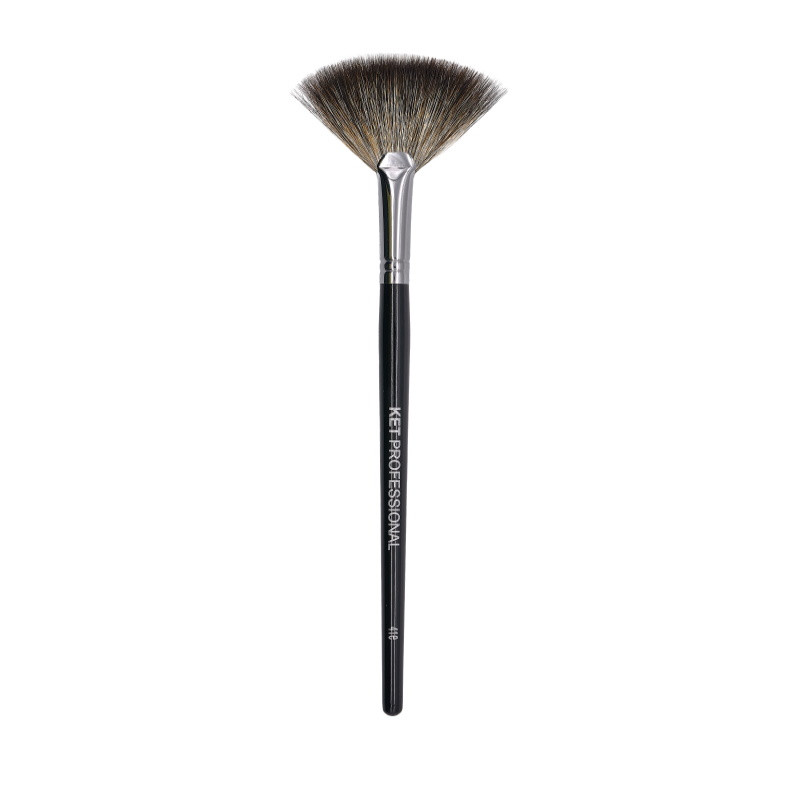 Профессиональная веерная макияжная кисть из енота d.10/3 KET PROFESSIONAL