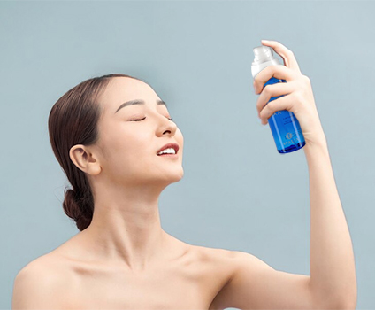 Добавьте мист в свой ежедневный ритуал ухода. Почему стоит попробовать Добавьте спрей в свой ежедневный уход за кожей. Почему стоит попробовать