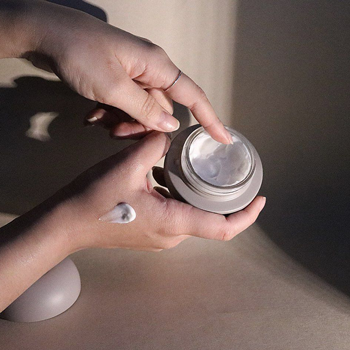 Советы по уходу за кожей зимой: лучшие сыворотки, маски и кремы для лица Советы по уходу за кожей зимой: лучшие сыворотки, маски и кремы для лица